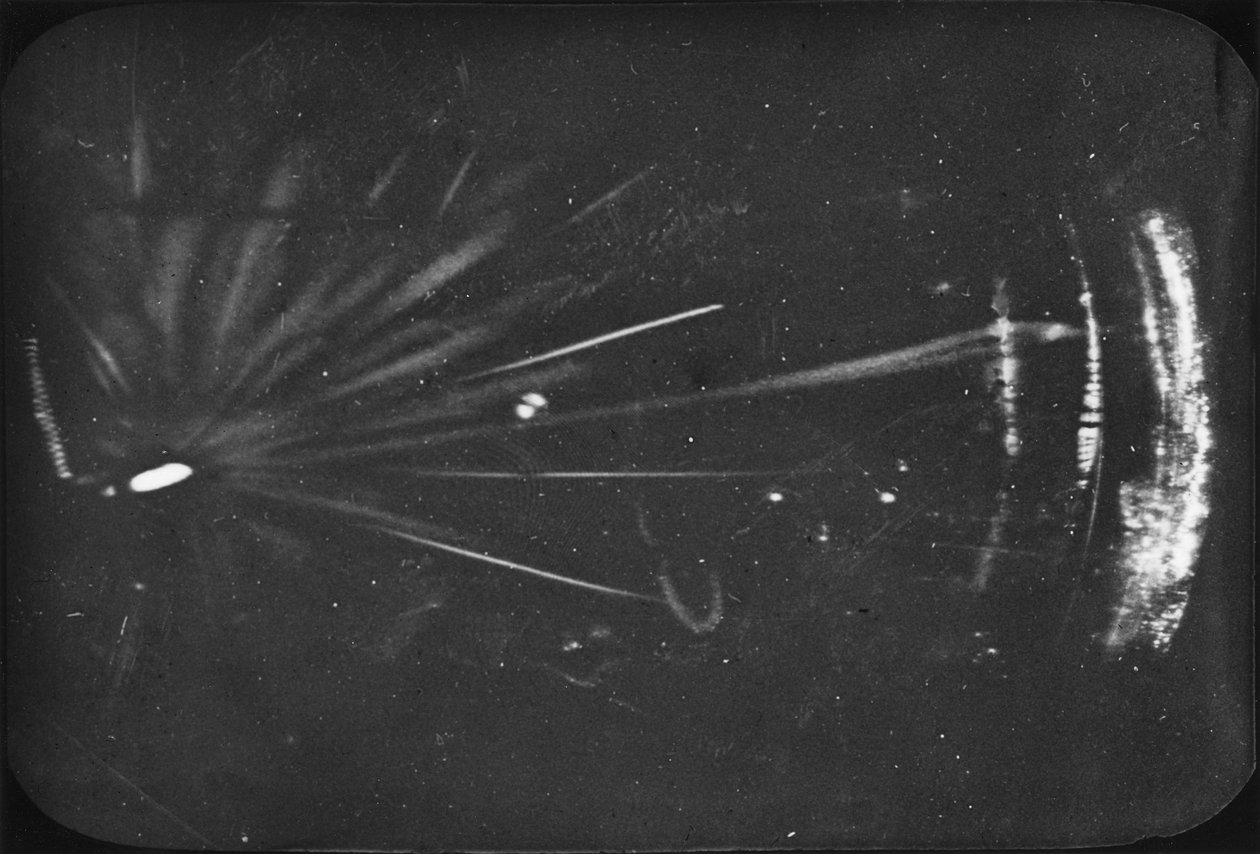 Particle Imaging, Cloud Chamber Alpha-ray tracks, early 20th century بواسطة فرديناند جورج والدمولر