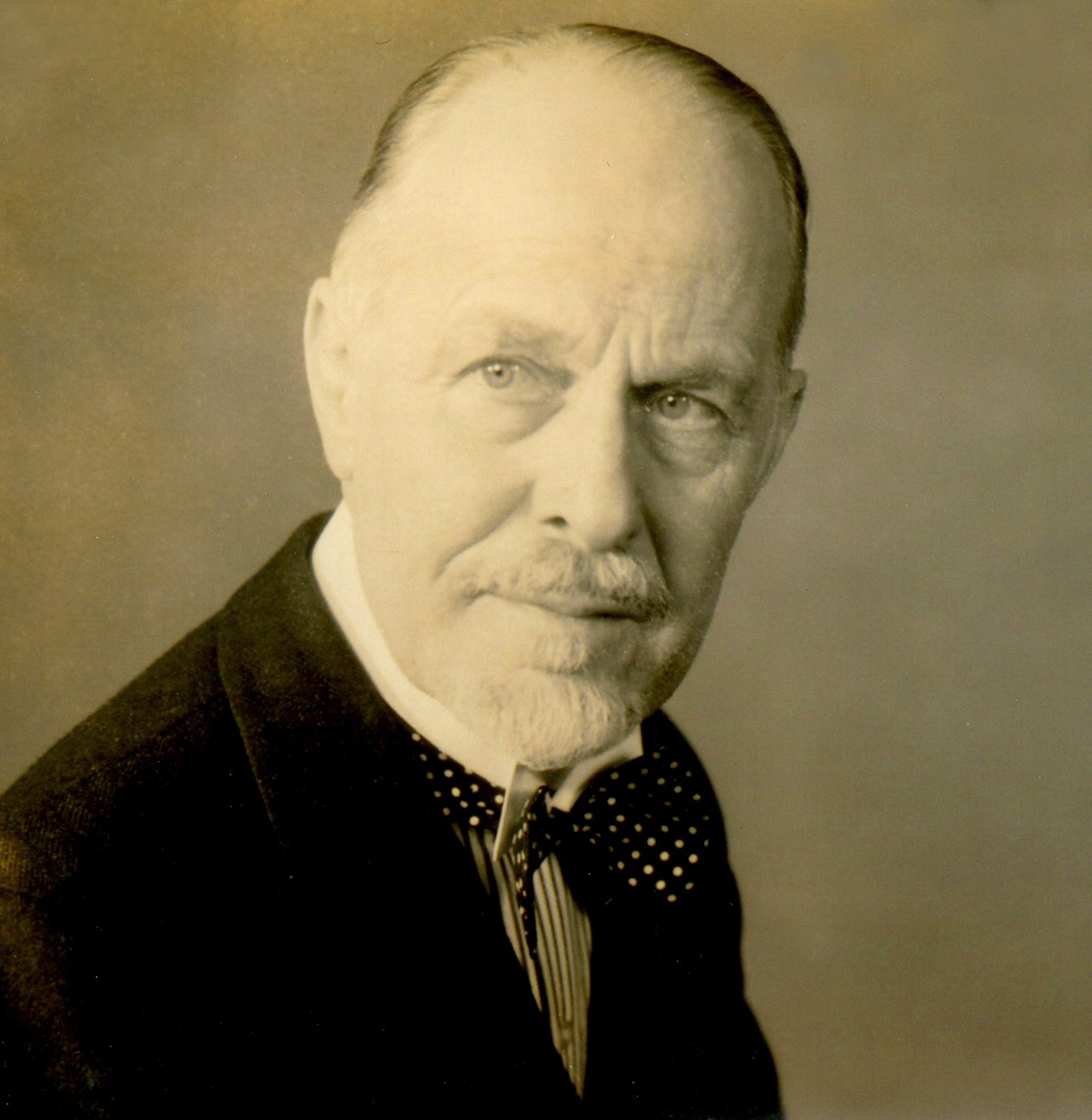 Portrait of Elias Burton Holmes بواسطة فريدريك (المرتبط ب) بارنارد