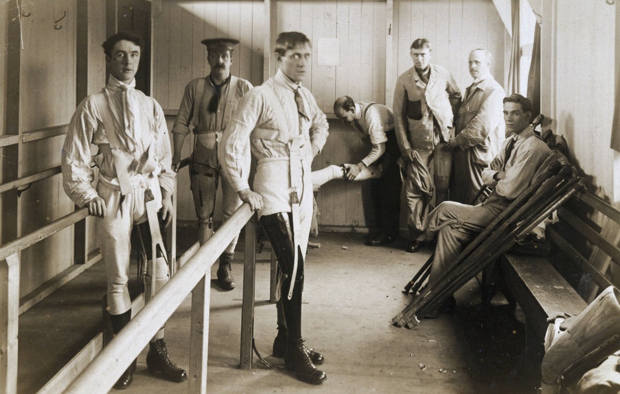 Prosthetics Soldiers wearing artificial legs, c 1915-1918 بواسطة فرديناند جورج والدمولر