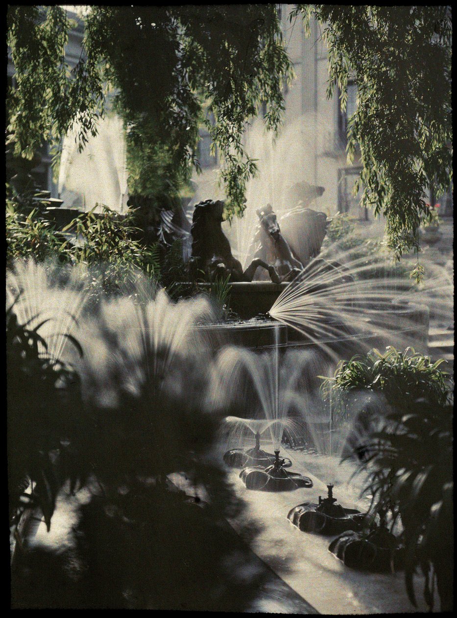 The Neptune Fountain, Cheltenham, c 1910 بواسطة فريدريك (المرتبط ب) بارنارد