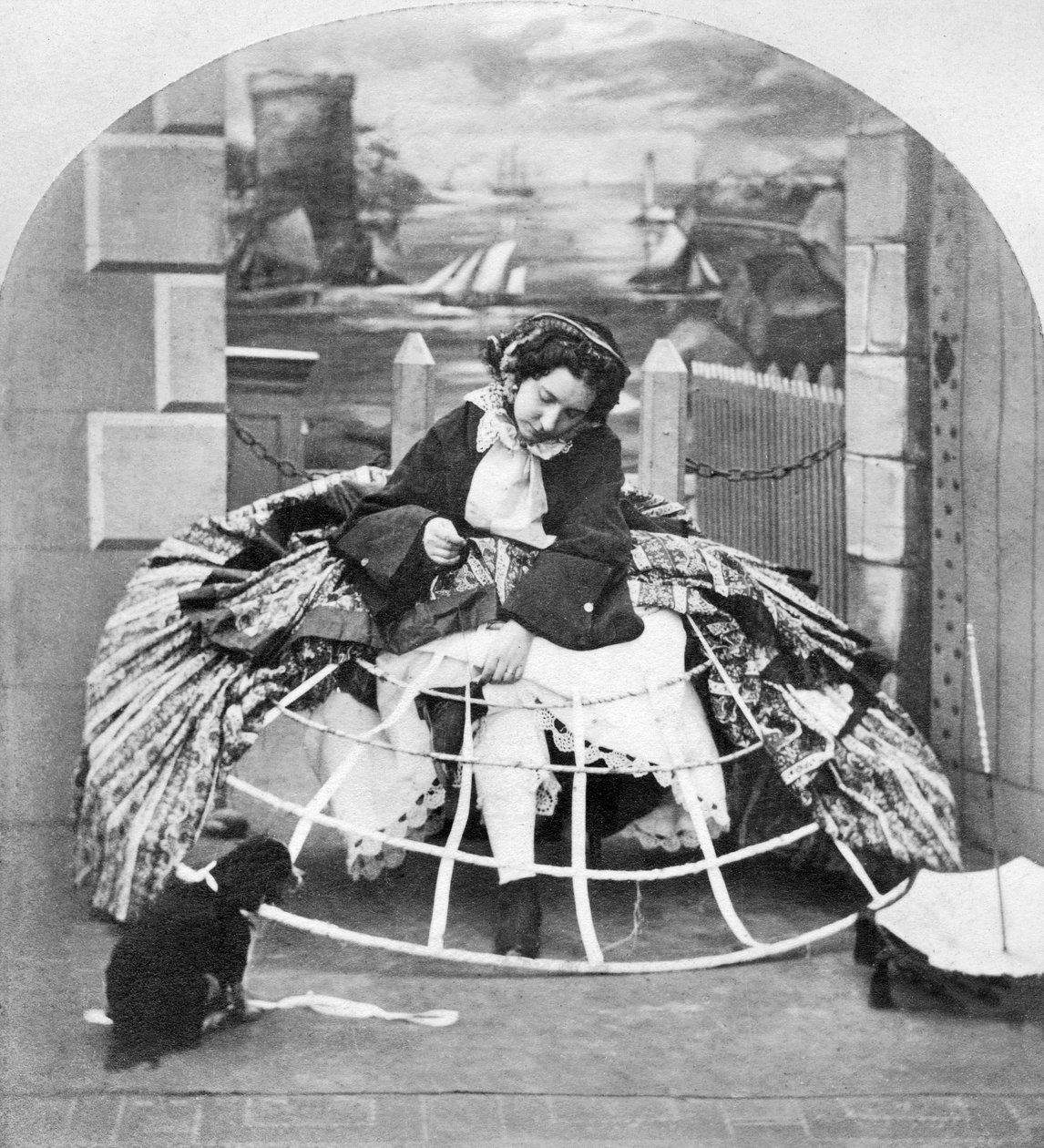 United Kingdom : Stereoscope Entitled Crinoline Advantages, c1860 بواسطة فرديناند جورج والدمولر