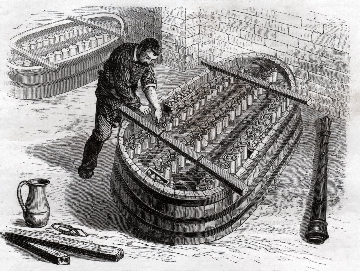 Workers in the goldsmith. Workers in silversmithery. in the silversmithery. بواسطة فريدريك (المرتبط ب) بارنارد