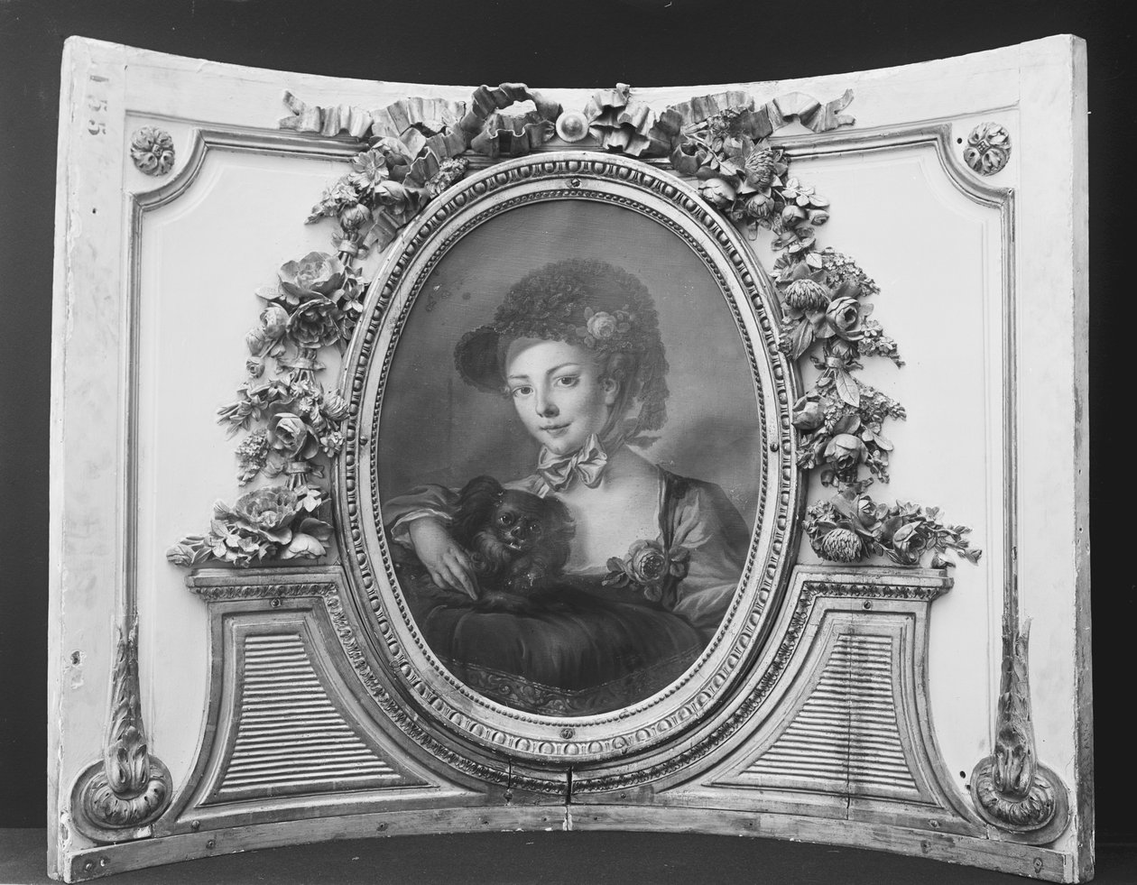 امرأة مع كلب واحد من مجموعة ، 1770-90. بواسطة حوالي عام 1775. رسام فرنسي