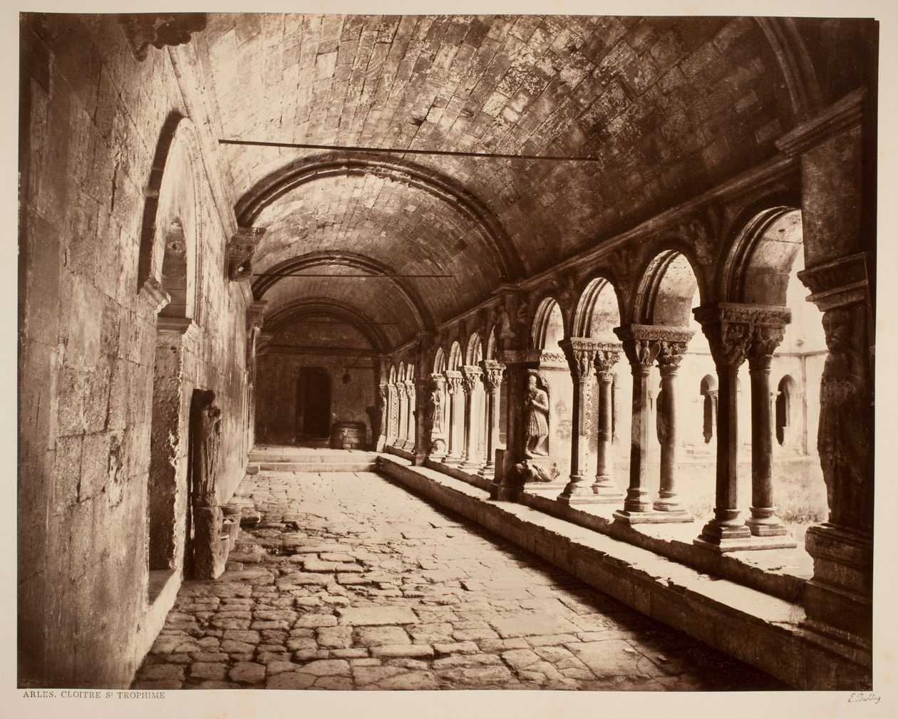 آرل. Cloitre St. Trophime (المعرض الشمالي) بواسطة إدوارد دينيس بالدوس