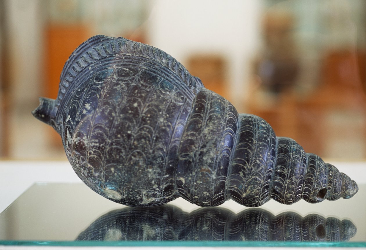 Triton-shell rhyton (ritual vessel), from the palace of Malia, Crete, Greece, Minoan civilization بواسطة غير معروف غير معروف