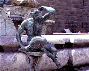 ينبوع نبتون ، تفاصيل ساتير بواسطة Giambologna