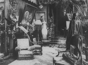 في منزل سارة برنهارد (صورة b / w) بواسطة (بعد) مصور فرنسي