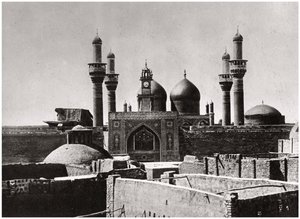 القباب والمآذن الذهبية للمسجد الكاظمية ، بغداد ، العراق ، 1925