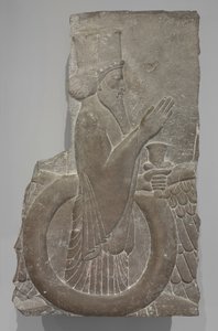 Ahuramazda في القرص المجنح ، برسيبوليس ، 486-460 قبل الميلاد (الحجر الجيري) بواسطة الأخمينية