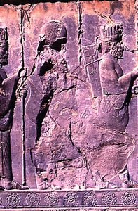 صف من الشخصيات البارزة ، من المدخل الغربي إلى قاعة المئات من الأعمدة (حجر) (تفصيل) (انظر 179105) بواسطة الأخمينية