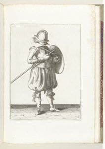 التمرين بالدرع والسبايك: الجندي يحمل سبايك ودرع بالقرب من الجسد (رقم 15) ، 1618 The Nassausche Wapen-Handelinge، van Schilt، Spies، Rappier Ende Targe: يصور بالشكل ، وقد تم تعيينه بعد النظام الجديد [لـ] (...) موريشيوس بواسطة آدم فان برين