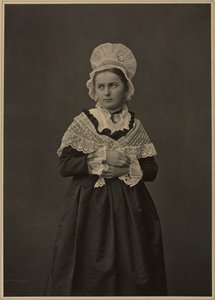 امرأة في فستان لورين ، ج. 1860-70.