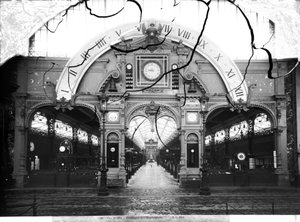 Portico of the Horology Pavilion في المعرض العالمي ، باريس ، 1889 بواسطة Adolphe Giraudon