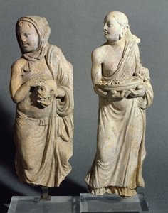 تمثالان صغيران للرهبان الواقفين ، من حدة ، القرن الأول إلى الرابع (الجص) بواسطة المدرسة الأفغانية