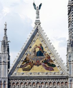 كاتدرائية سيينا (Cattedrale di Santa Maria Assunta). 1215-1263. التفاصيل: فسيفساء بتتويج مريم. 1878 بواسطة اليساندرو فرانشي