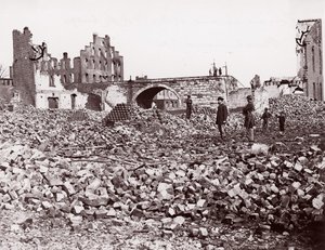 أطلال في نهاية جسر ريتشموند وبطرسبورغ للسكك الحديدية ، ريتشموند ، 1861-1865. بواسطة الكسندر جاردنر