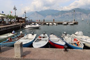 بحيرة جاردا ايطاليا بواسطة الكسندرا جوزيف