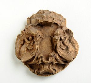 Maquette for a Key Bow with a Allegory of Love (جص برونزي) بواسطة ألفريد جيلبرت