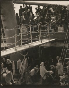 The Steerage ، 1907 ، طُبع عام 1915. بواسطة ألفريد ستيجليتز