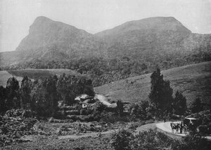 على طريق حكلا. صخرة هاكلا في المسافة ، c1890 ، 1910 بواسطة لوحة ألفريد ويليام أماندوس