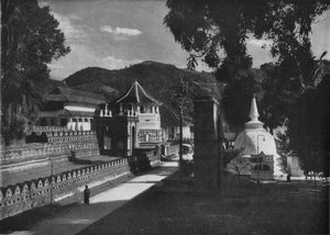 معبد السن المقدس وداغوبا ، كاندي ، سيلان ، c1890 ، 1910 بواسطة لوحة ألفريد ويليام أماندوس