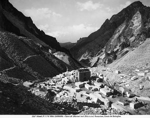 محاجر رافاتشيون ، بالقرب من كارارا (b / w photo) بواسطة فراتيلي اليناري
