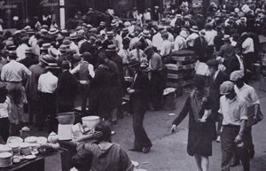Chicago: The Ghetto on a Busy Day (b/w photo) بواسطة المصور الأمريكي (بعد)