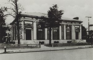 جامعة هارفارد: قاعة محاضرات جديدة (صورة بالأبيض والأسود) بواسطة المصور الأمريكي (بعد)