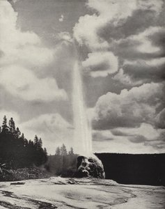Lone Star Geyser, Yellowstone, Wyoming (b/w photo) بواسطة المصور الأمريكي (بعد)