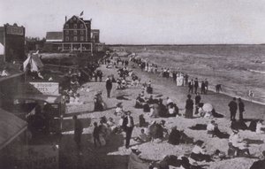 أولد أوركارد بيتش ، مين: على الشاطئ (b / w photo)
