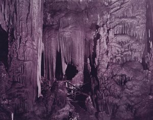 The Saracen's Tent ، Luray Caverns ، Virginia (b / w photo) بواسطة المصور الأمريكي (بعد)