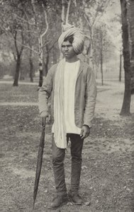 A Hindoo Juggler بواسطة مصور أمريكي
