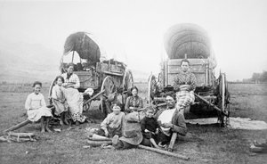 عائلة بايونير الأمريكية ، حوالي 1870 (صورة b / w) بواسطة مصور أمريكي
