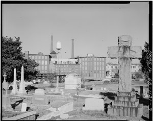 منطقة Cabbagetown (المناظر العامة) ، Boulevard ، Pearl Street ، Memorial Drive ، ومسارات السكك الحديدية ، أتلانتا ، مقاطعة فولتون ، جورجيا (b / w photo) بواسطة مصور أمريكي