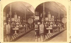 Collection of Japanese vases, urns, and screens, Japanese Court, Centennial International Exhibition بواسطة مصور أمريكي