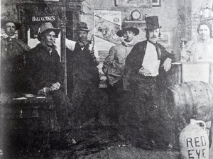 Cripple Creek Barroom ، 1898 بواسطة مصور أمريكي