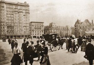 أمام فندق بلازا ، مدينة نيويورك ، 1896 بواسطة مصور أمريكي