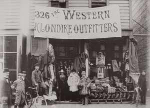 Klondike Outfitters store, Cordova Street, Vancouver 1897 (b/w photo) بواسطة مصور أمريكي