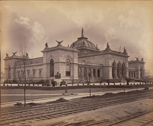 القاعة التذكارية لمعرض المئوية ، 1876 (طبعة الجيلاتين الفضية) بواسطة مصور أمريكي