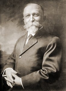 صورة لجون هارفي كيلوج (1852-1943) (صورة بني داكن)