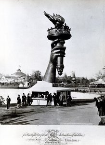 يد وشعلة تمثال الحرية ، 1876 بواسطة مصور أمريكي