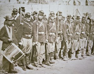 The Sixth Maine Infantry Regt. Union Army, on parade after the Battle of Fredericksburg بواسطة مصور أمريكي