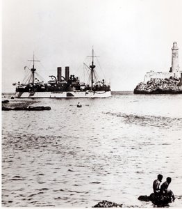 دخول يو إس إس مين ميناء هافانا ، كوبا ، 1898 (انظر 206526 ، 206527) بواسطة مصور أمريكي