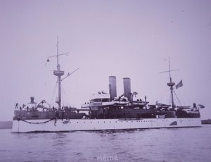 USS Maine, later sunk in Havana harbor بواسطة مصور أمريكي