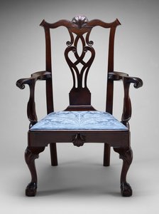 كرسي بذراعين ، ج. 1760-1790 (الجوز الأسود ؛ الصنوبر الأصفر الجنوبي) بواسطة المدرسة الأمريكية