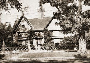 بيكرينغ هاوس ، سالم ، ماساتشوستس ، 1915 (نقش بني داكن النقش) بواسطة المدرسة الأمريكية