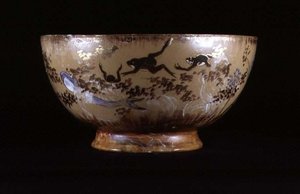Punch Bowl مصنوع بطريقة "لصق على عجينة" ، من مصنع Rookwood في سينسيناتي ، أوهايو بواسطة المدرسة الأمريكية
