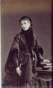 صورة لسارة برنهارد (1844-1923) في زي المدينة بواسطة أندريه أدولف يوجين ديسديري
