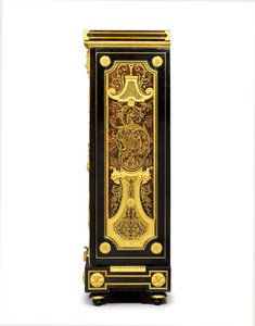 Louis XIV Petit Armoise ، c1700-10 (Ormolu ، نحاس ، ذبل السلحفاة ، خشب الأبنوس والتطعيم) بواسطة أندريه تشارلز (Attr. To) Boulle