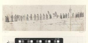 جنازة الملك الراحل ويليم الثاني في دلفت في 4 أبريل 1849 (الصفحة 3) خمس أوراق متجاورة من موكب جنازة ويليام الثاني في عام 1849 (عنوان السلسلة) بواسطة أريا كورنيليس كروسمان
